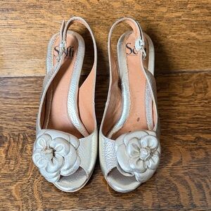 Sofft Metallic Gold Floral Sandals